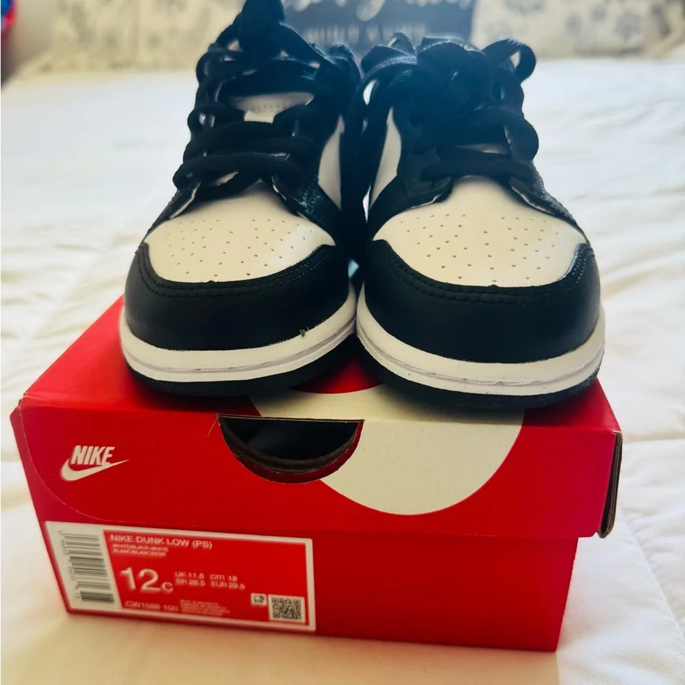 Nike Dunk Low Classic Black and White Shoes - Picture 2 of 3